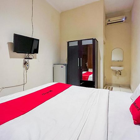 Reddoorz At Graha 99 Simomulyo Hotel Surabaya Exterior photo